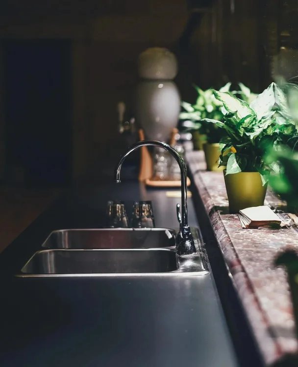 Kitchen & Dining